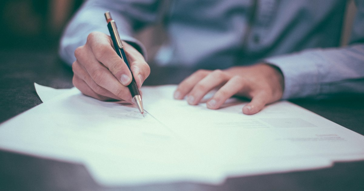 A person talking to a contract lawyer online