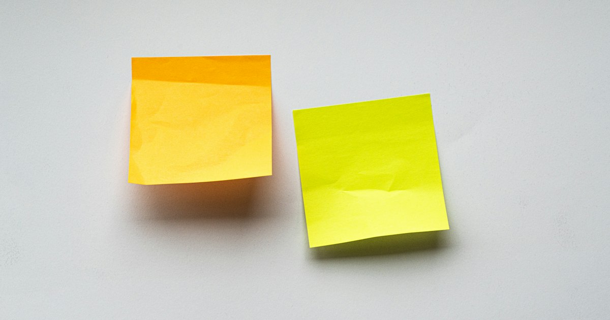A person talking to a product consultant online